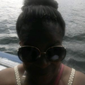 Meet your Posher, Deborah